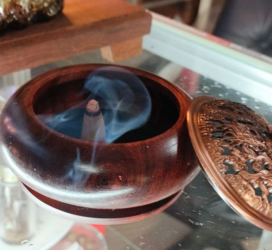 Lư Xông Trầm Gỗ Hương.png